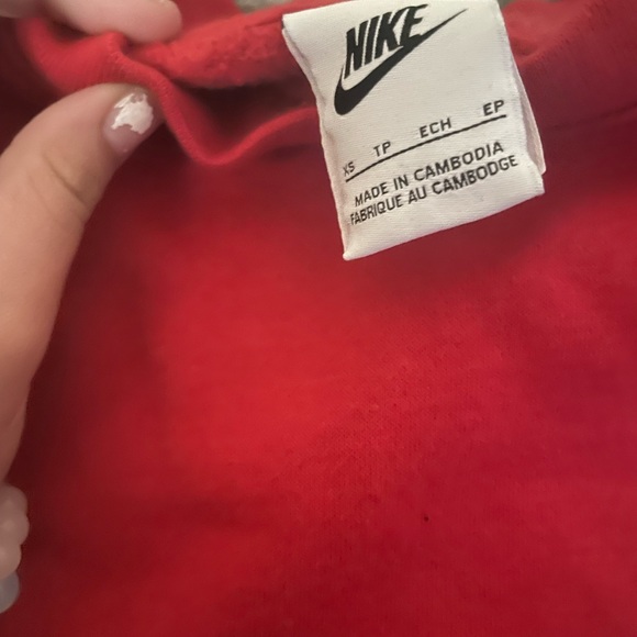 Red Nike crew neck xs - Picture 2 of 7